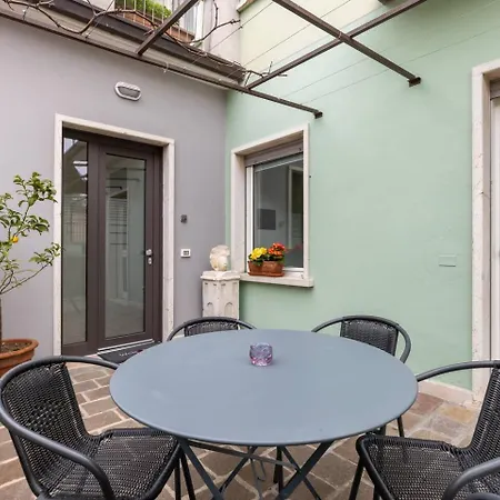 Valeria باردولينو